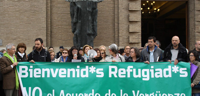 Concentración de la FAS en las puertas del Ayuntamiento de Zaragoza